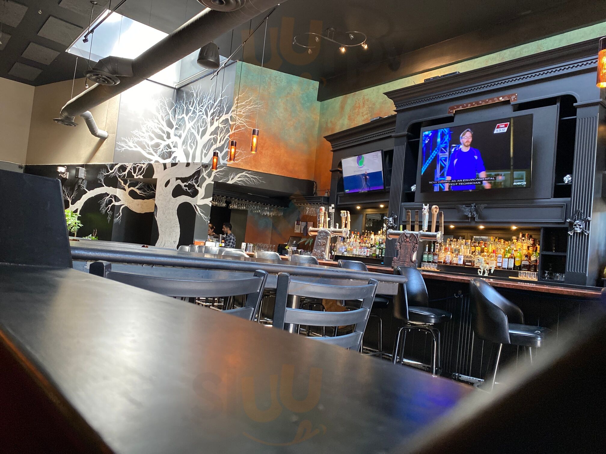 Twisted Oak Tavern - Camarillo