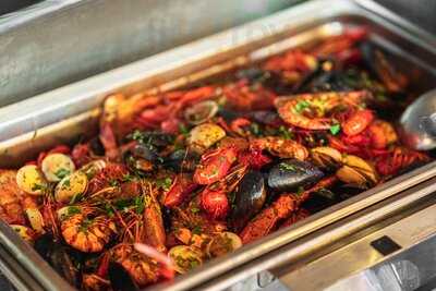 Mikami Bar & Revolving Sushi