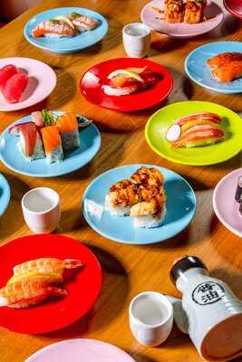 Mikami Bar & Revolving Sushi