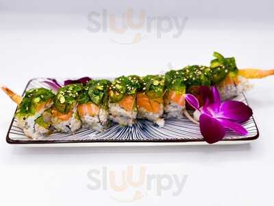 Mikami Bar & Revolving Sushi