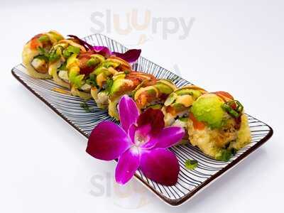 Mikami Bar & Revolving Sushi