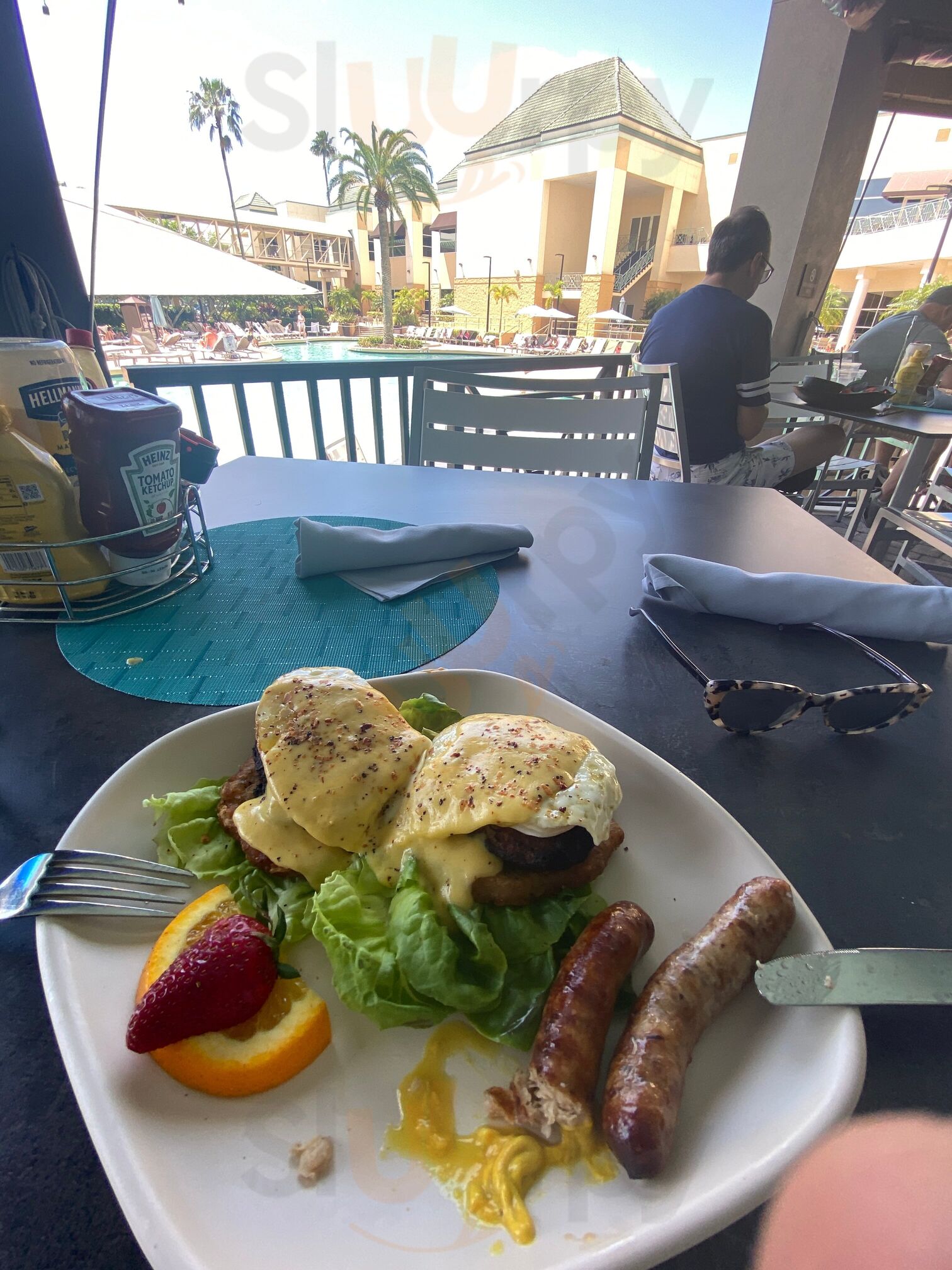 39 Poolside Bar & Grill