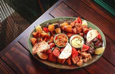 La Farandula Colombian Dream