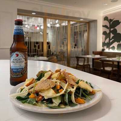 Lea Restaurant & Bar