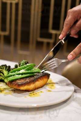 Lea Restaurant & Bar