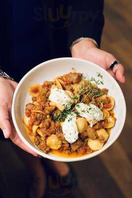 Lea Restaurant & Bar