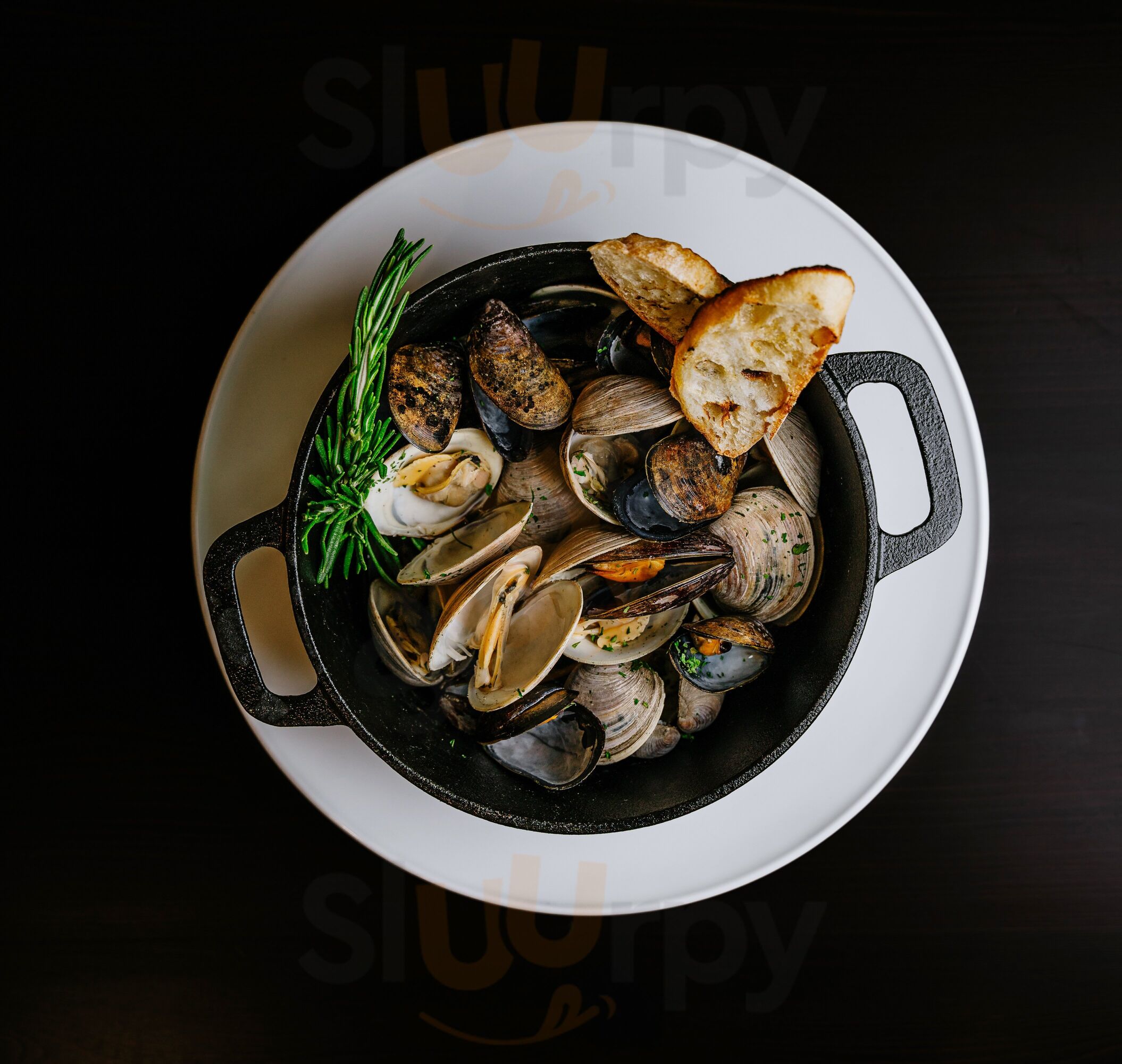 Harry's Grille And Tavern