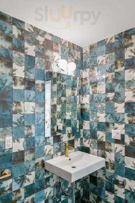 Local Roots Market And Cafe