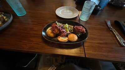 Castillo Craft Bar + Kitchen