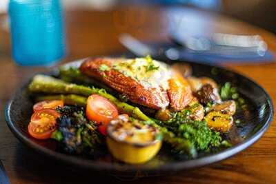 Castillo Craft Bar + Kitchen