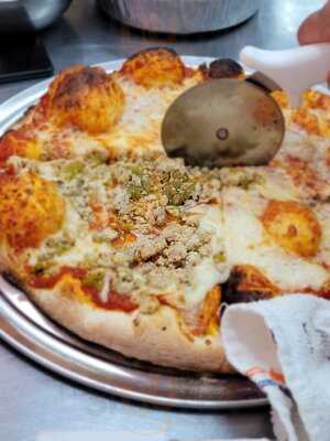 Tikka Hut Pizzeria And Kebab House