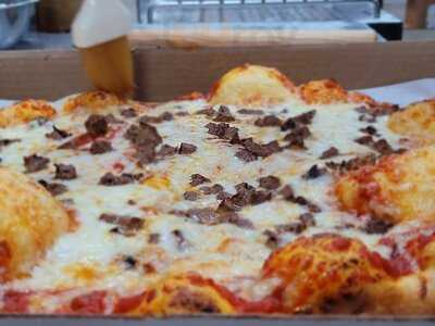 Tikka Hut Pizzeria And Kebab House