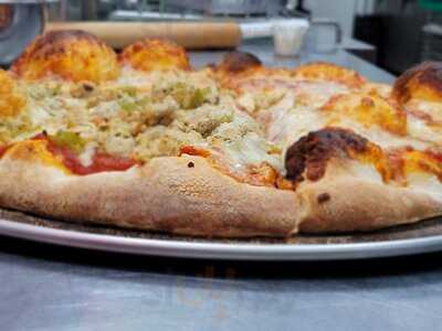 Tikka Hut Pizzeria And Kebab House