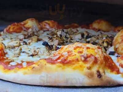 Tikka Hut Pizzeria And Kebab House