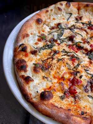 Fiume Pizzeria And Wine Bar