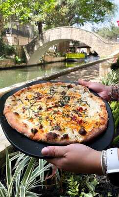 Fiume Pizzeria And Wine Bar