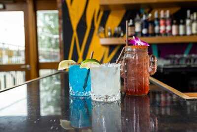 Hombre Y Lobo Tacos + Tequila