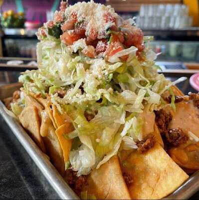 Hombre Y Lobo Tacos + Tequila