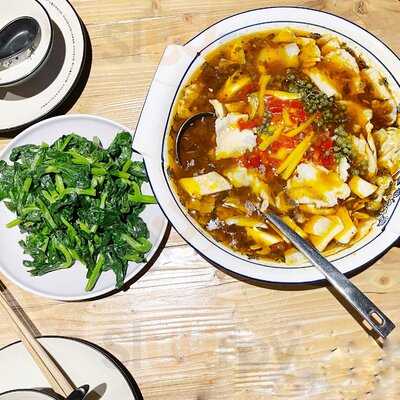 Hutaoli Music Restaurant And Bar