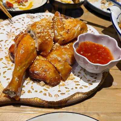 Hutaoli Music Restaurant And Bar