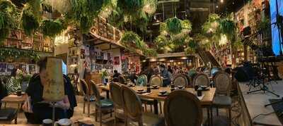 Hutaoli Music Restaurant And Bar