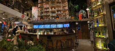 Hutaoli Music Restaurant And Bar