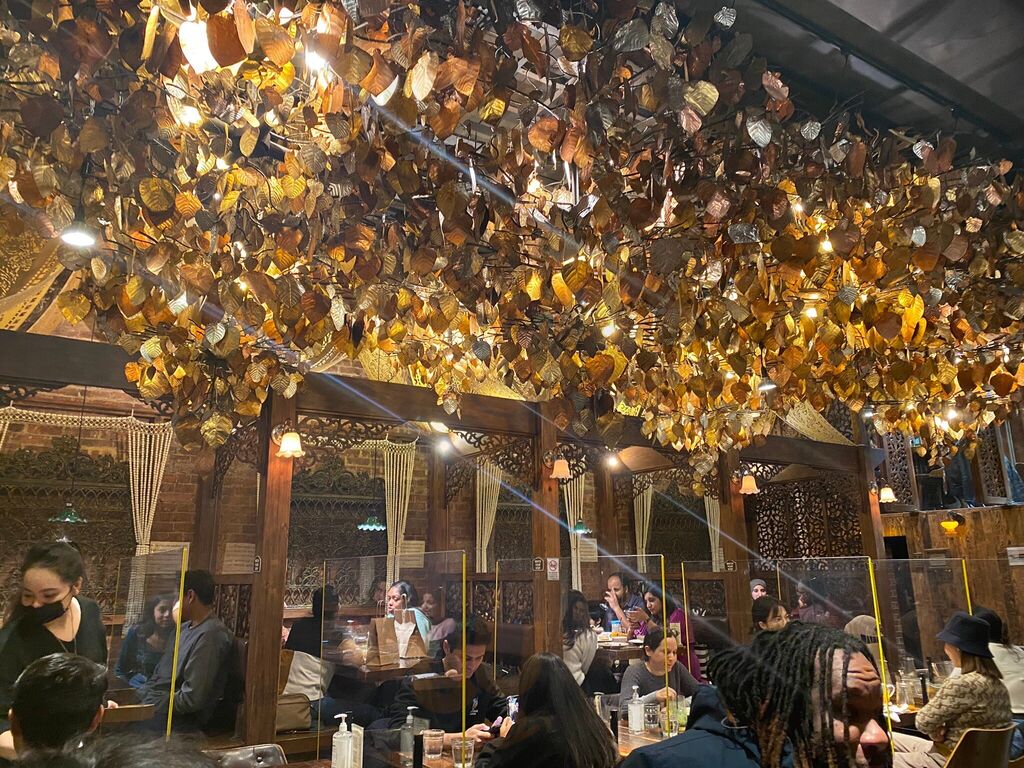 Hutaoli Music Restaurant And Bar