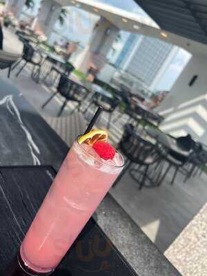 Elevar Wynwood Rooftop Bar & Art Space