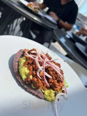 Elevar Wynwood Rooftop Bar & Art Space