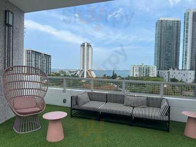 Elevar Wynwood Rooftop Bar & Art Space