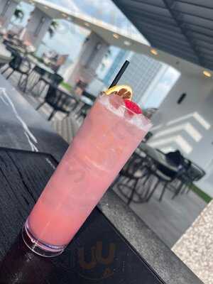 Elevar Wynwood Rooftop Bar & Art Space