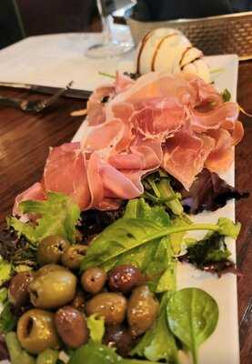 Milano Restaurant & Bar