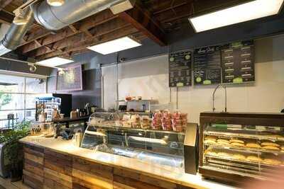 Wadada Healthy Market & Juice Bar