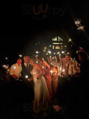 Momento Restaurant + Bar