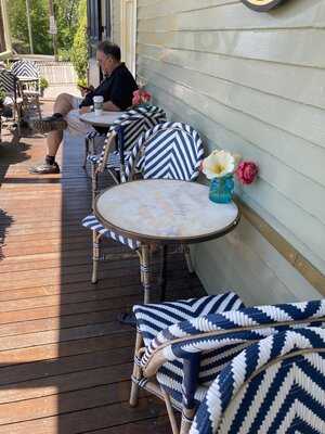 Groundswell Cafe + Bakery