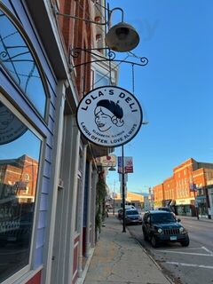 Lola's Deli