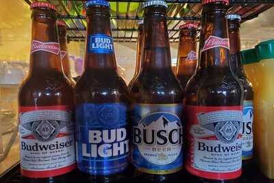 Maukis Bakery & Country Store