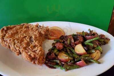 Maukis Bakery & Country Store