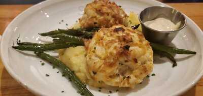 Mac's Raw Bar & Market