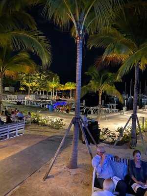 Bayshore Club Bar & Grill