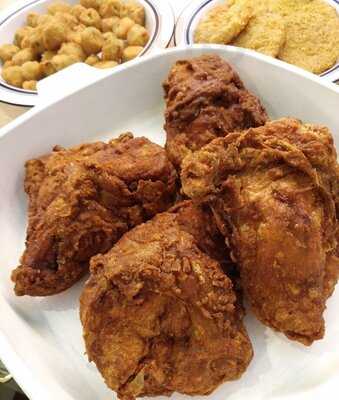 Gus's World Famous Fried Chicken