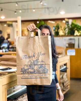 Ada's Natural Market