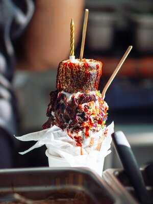 Turn Dough Hollywood