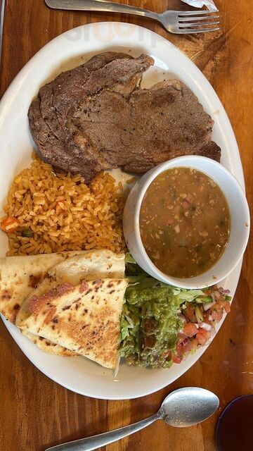 Leones Mexican Grill & Panaderia