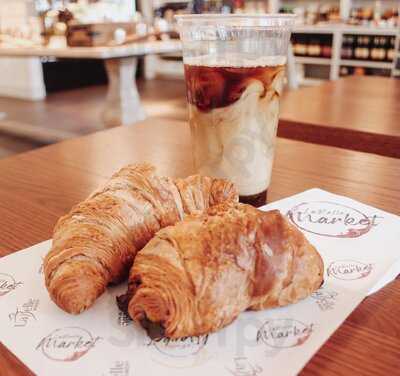 Labelle Market At Labelle Winery