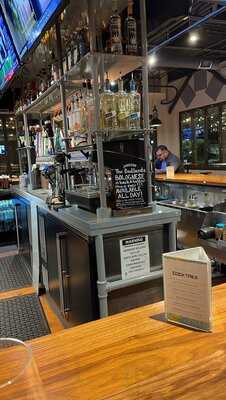 Badlands Bar & Grill