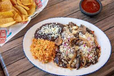 Valencia's Tex-mex Garage