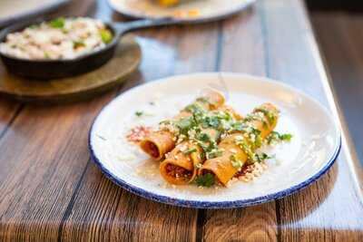 Valencia's Tex-mex Garage