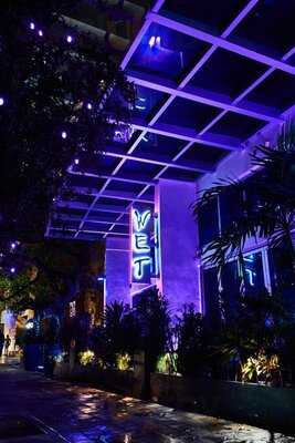 Wet Restaurant & Lounge
