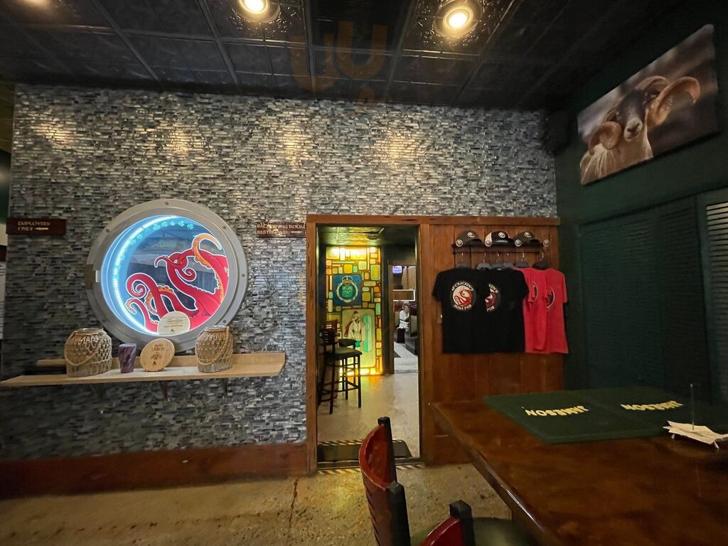 Mccrackens Irish Pub